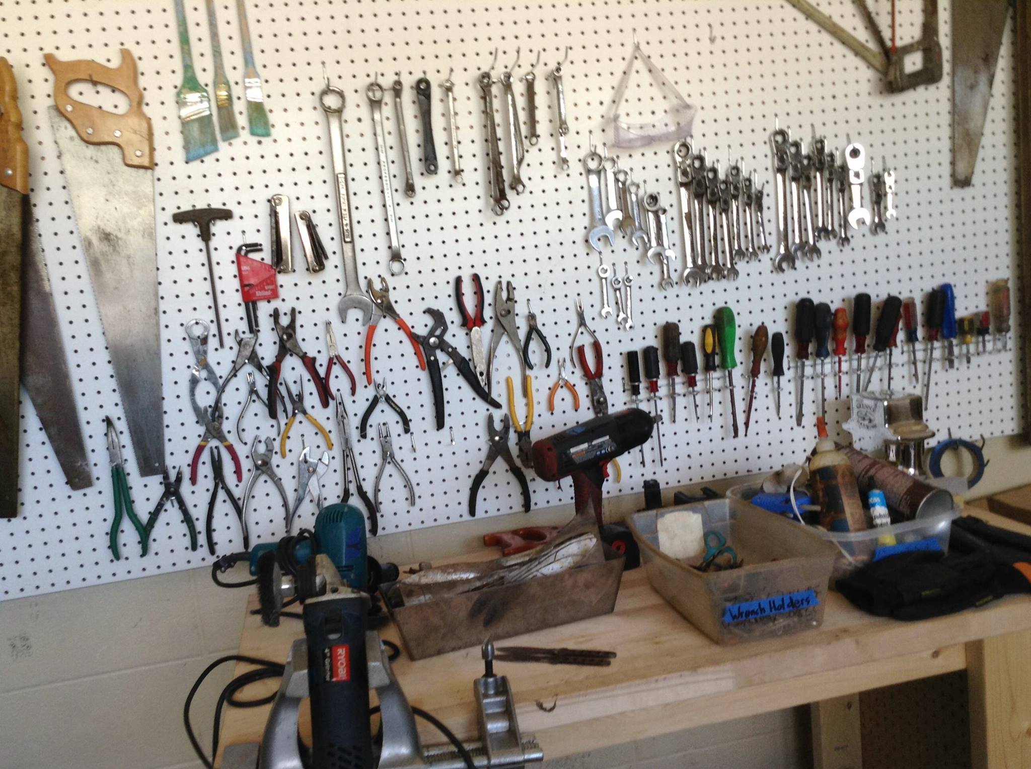 Hand tools arranged on a wall at the toolshare